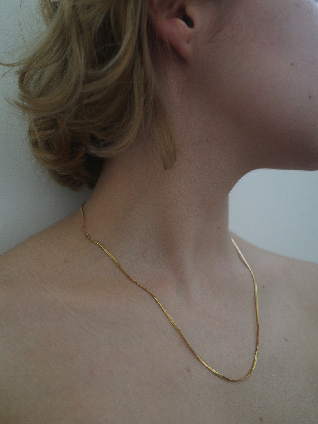 tres ［サージカルステンレス］Skin snake Necklace (Gold)  2