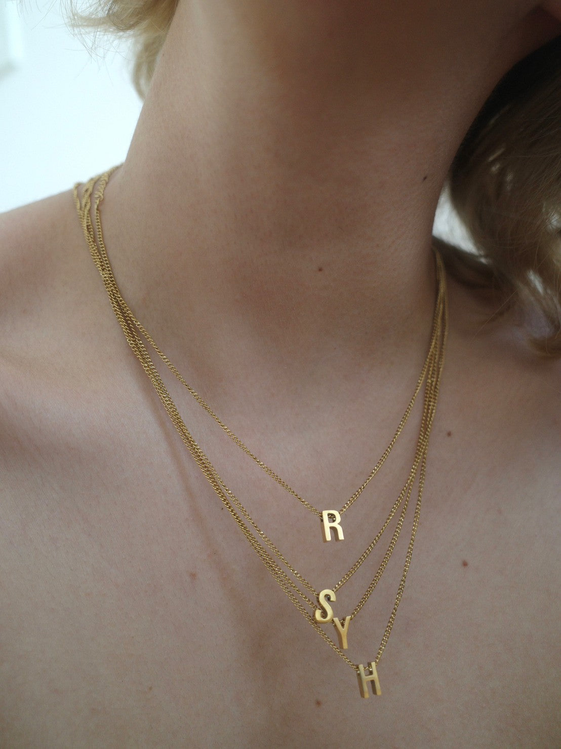 tres ［サージカルステンレス］Initial Necklace (Gold) 2