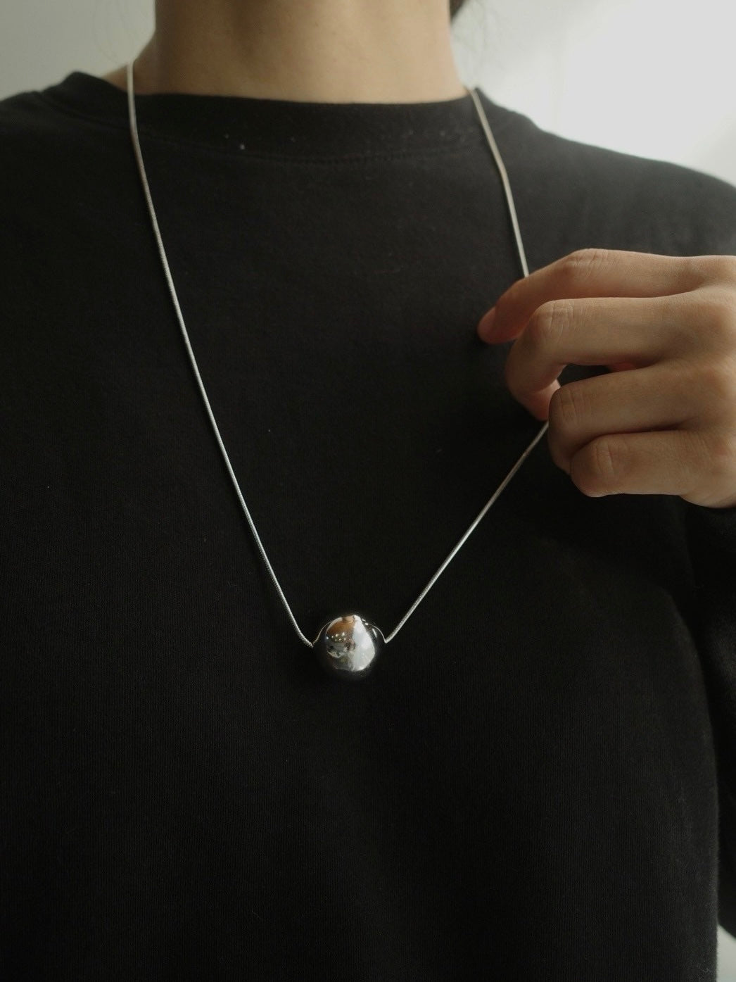 Ball snake Necklace (Silver)