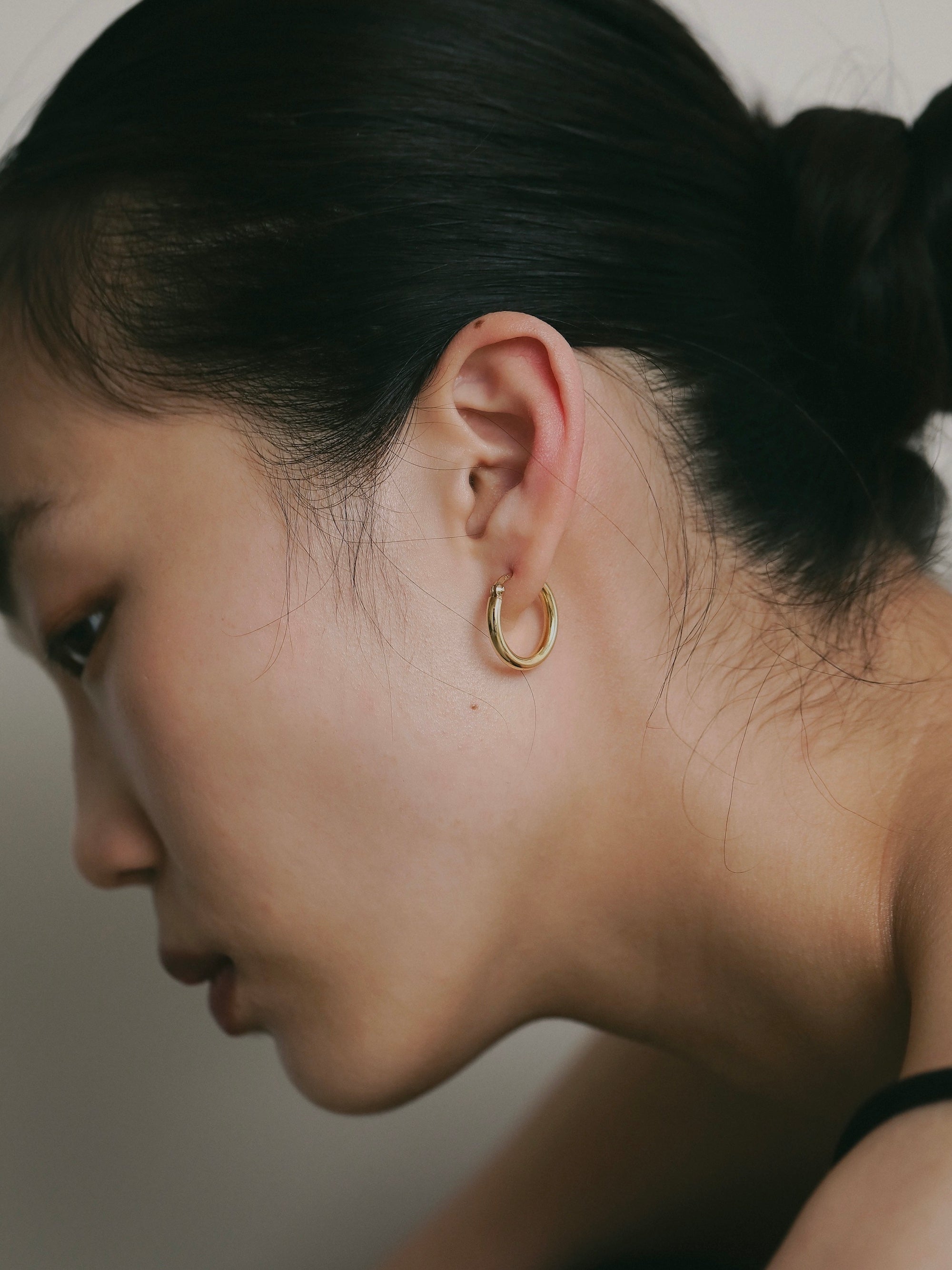 silver925］Narrow hoop Pierce (Gold) – TRES