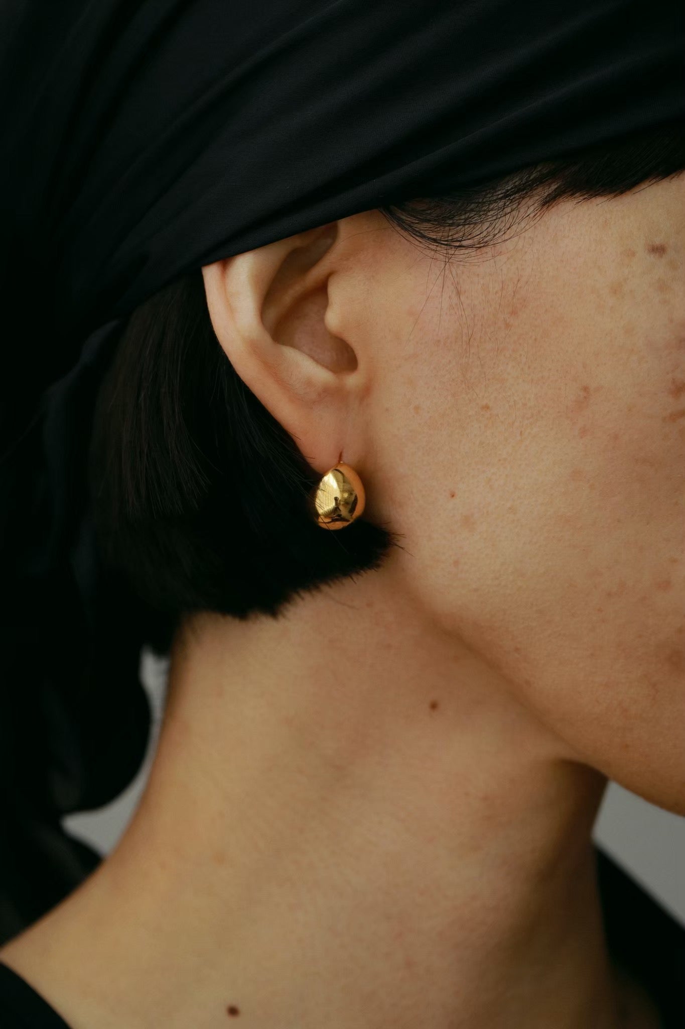 TRES トレス　ゴールド　ピアス　キャッチ　silver925 フープ silver925］Wide hoop Pierce (Gold) – TRES